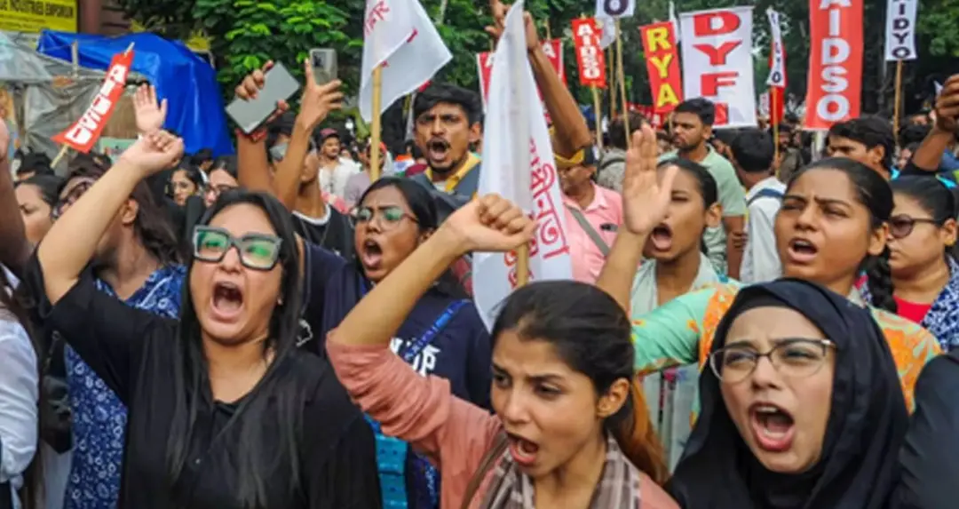 कोलकाता में छात्र आंदोलन पर सियासी घमासान: बीजेपी और संघ से जुड़े संगठन आज निकालेंगे विरोध मार्च