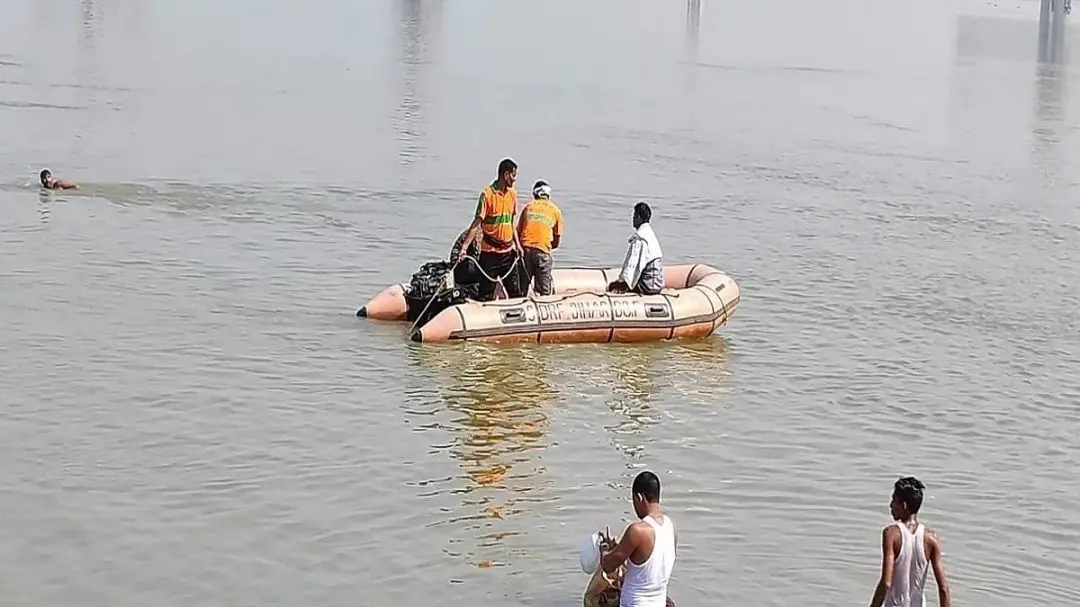 भागलपुर में दादी के अंतिम संस्कार के दौरान हादसा: पोता नदी में डूबा, गोताखोरों की मदद से शव की तलाश जारी