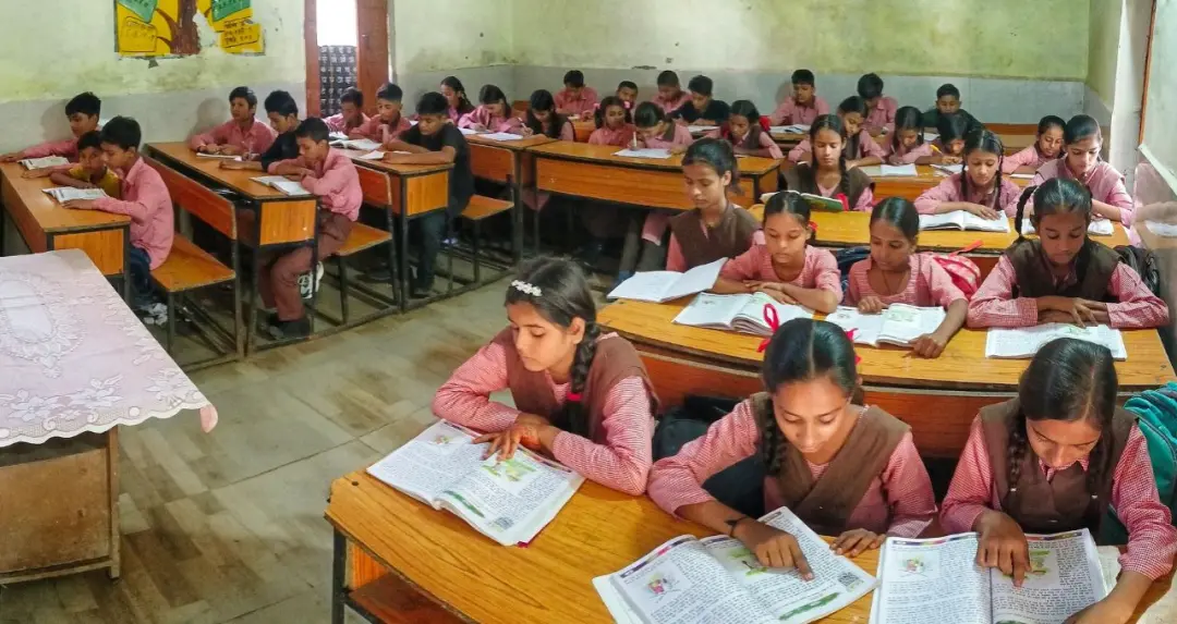 गाजियाबाद के 21 सरकारी स्कूल एकल शिक्षक के भरोसे, 425 छात्रों तक संभाल रहे एक शिक्षक