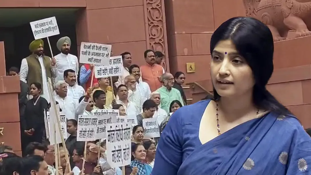 LIVE: दानपेटी लेकर संसद पहुंचीं डिंपल यादव बोलीं पहले पैसे डालिए अखिलेश ने लगाए नारे चढ़ावा चोरों गद्दी छोड़ो