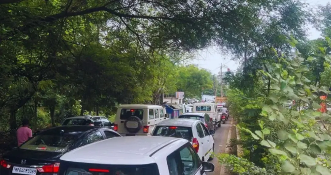 भोपाल में किसानों के प्रदर्शन से यातायात ठप, चार लेयर बैरिकेडिंग के बीच हाईवे पर महाजाम; ट्रैफिक एडवाइजरी जारी