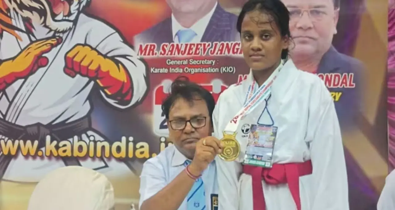 ১২০০ প্রতিযোগীর লড়াইয়ে পূর্ব বর্ধমানের বাজিমাত! রাজ্য ক্যারাটে চ্যাম্পিয়নশিপে ১৭ পদক জিতে নজির