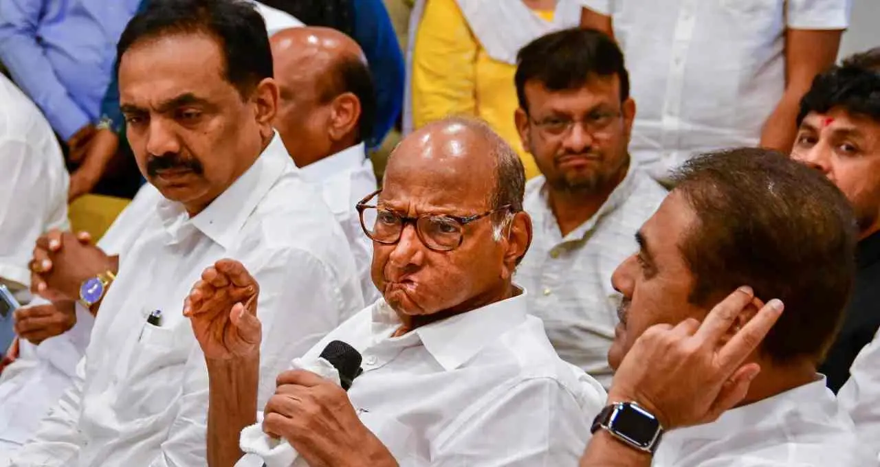 महाराष्ट्र की राजनीति में बढ़ी हलचल: क्या शरद पवार की एनसीपी बदलेगी रणनीति? पढ़ें स्पेशल रिपोर्ट