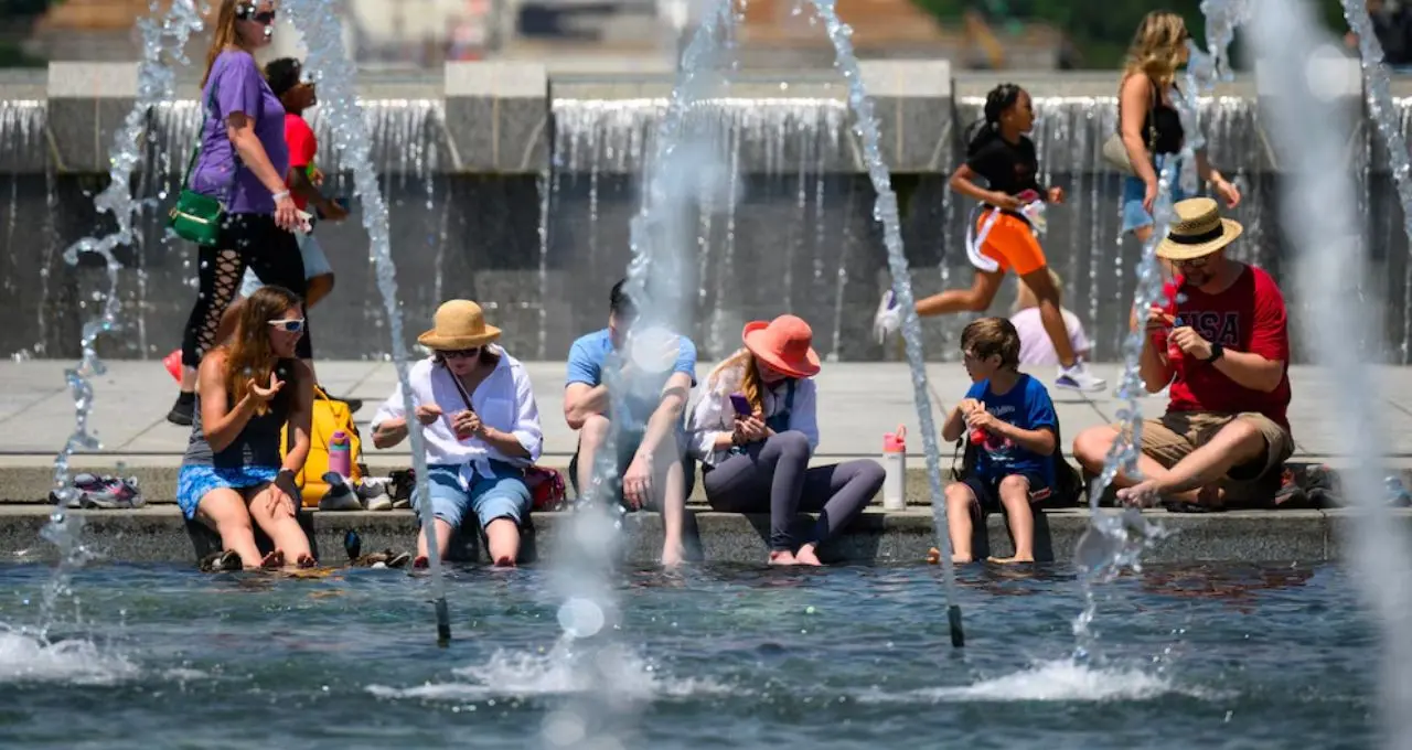 अमेरिका में खतरनाक हीटवेव: 115°F तक महसूस होगी गर्मी, स्वतंत्रता दिवस और बड़े आयोजनों पर असर