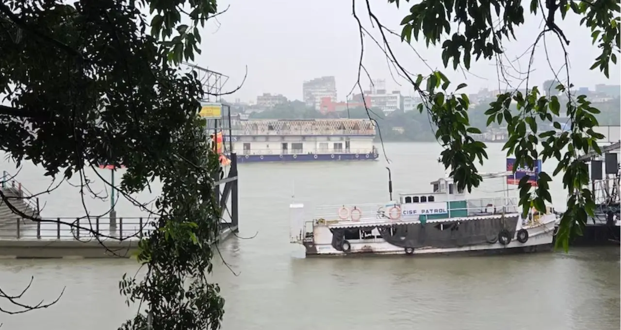 বঙ্গোপসাগরে নিম্নচাপের দাপট! শুক্রবার থেকেই ভিজবে বাংলা, কোন কোন জেলায় ভারী বৃষ্টির সতর্কতা?