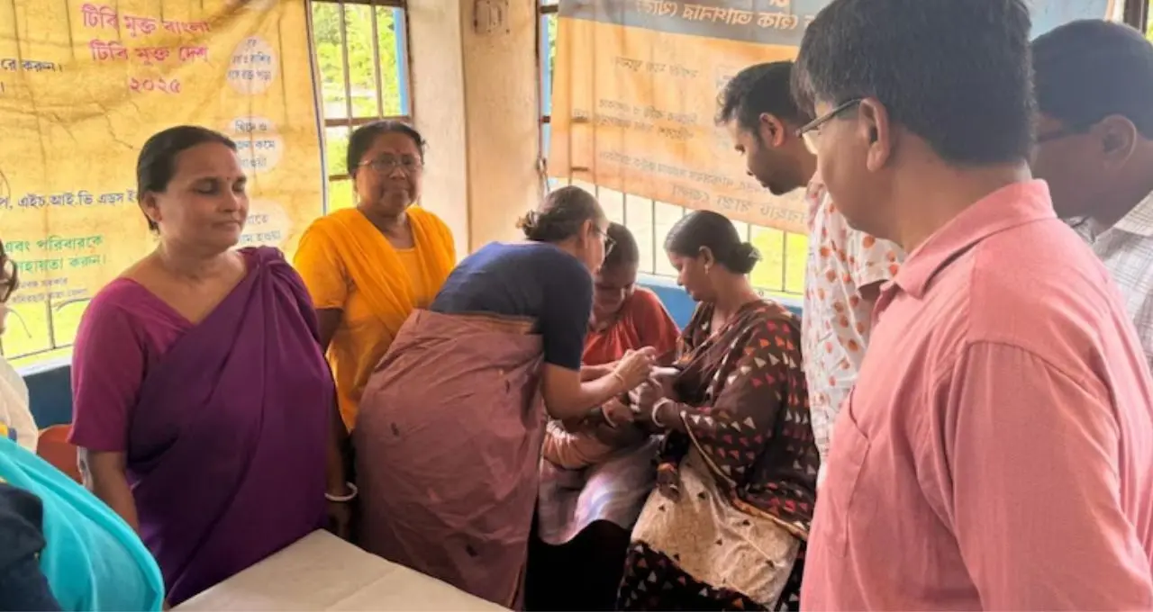 পোলিও টিকাকরণে রাজ্যে প্রথম বসিরহাট, সবচেয়ে পিছিয়ে কলকাতা! স্বাস্থ্য দফতরের পরিসংখ্যানেই স্পষ্ট চিত্র

