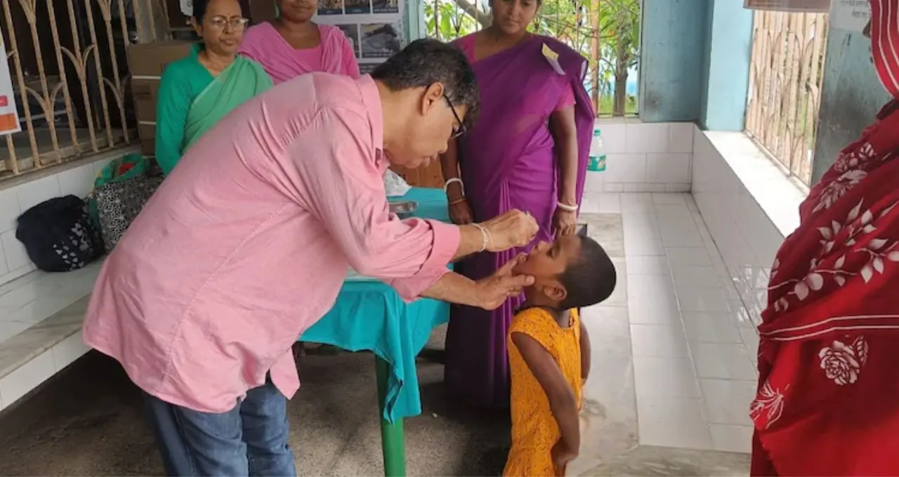 পোলিও টিকাকরণে রাজ্যে প্রথম বসিরহাট, সবচেয়ে পিছিয়ে কলকাতা! স্বাস্থ্য দফতরের পরিসংখ্যানেই স্পষ্ট চিত্র
