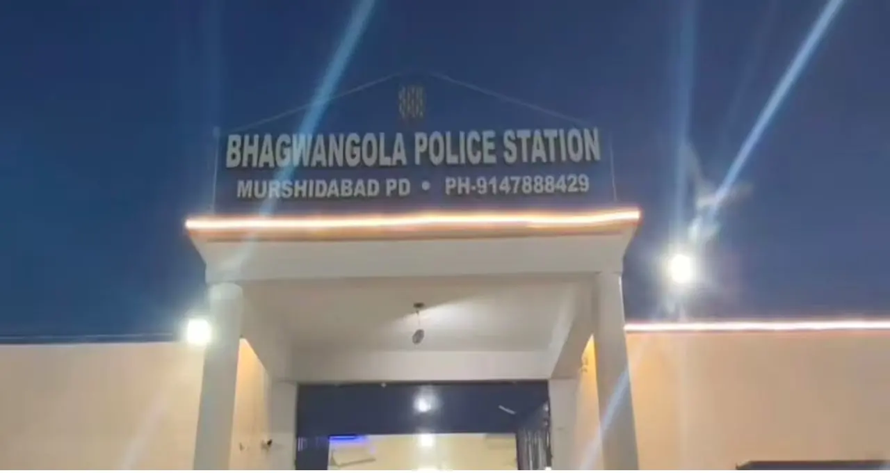 ভগবানগোলায় ৯, সাগরদিঘিতে আরও ১! জাল আধার-ভোটার কার্ডের অভিযোগে ১০ বাংলাদেশি নাগরিক পুলিশের জালে, পাঠানো হল হোল্ডিং ক্যাম্পে
