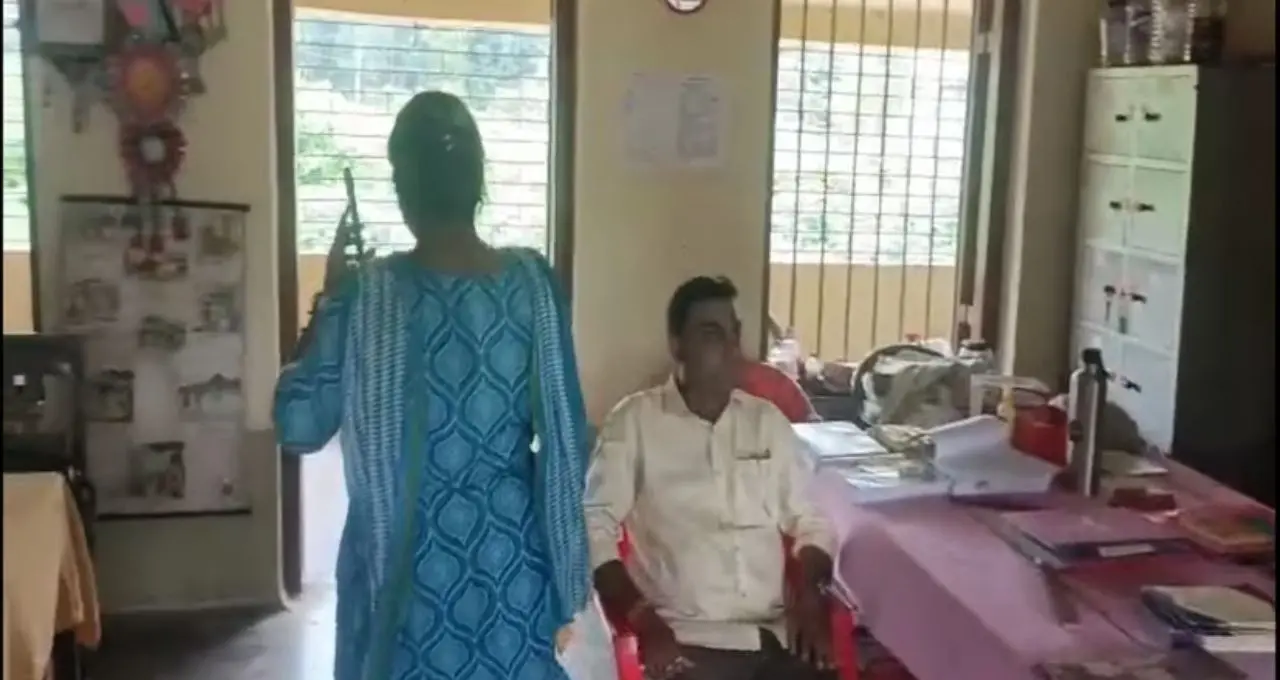 মিড-ডে মিলের খাবারেই শিক্ষকদের জন্মদিন-বিবাহবার্ষিকী? নদিয়ার স্কুলে তুমুল বিতর্ক, অভিযোগে উত্তাল অভিভাবকরা
