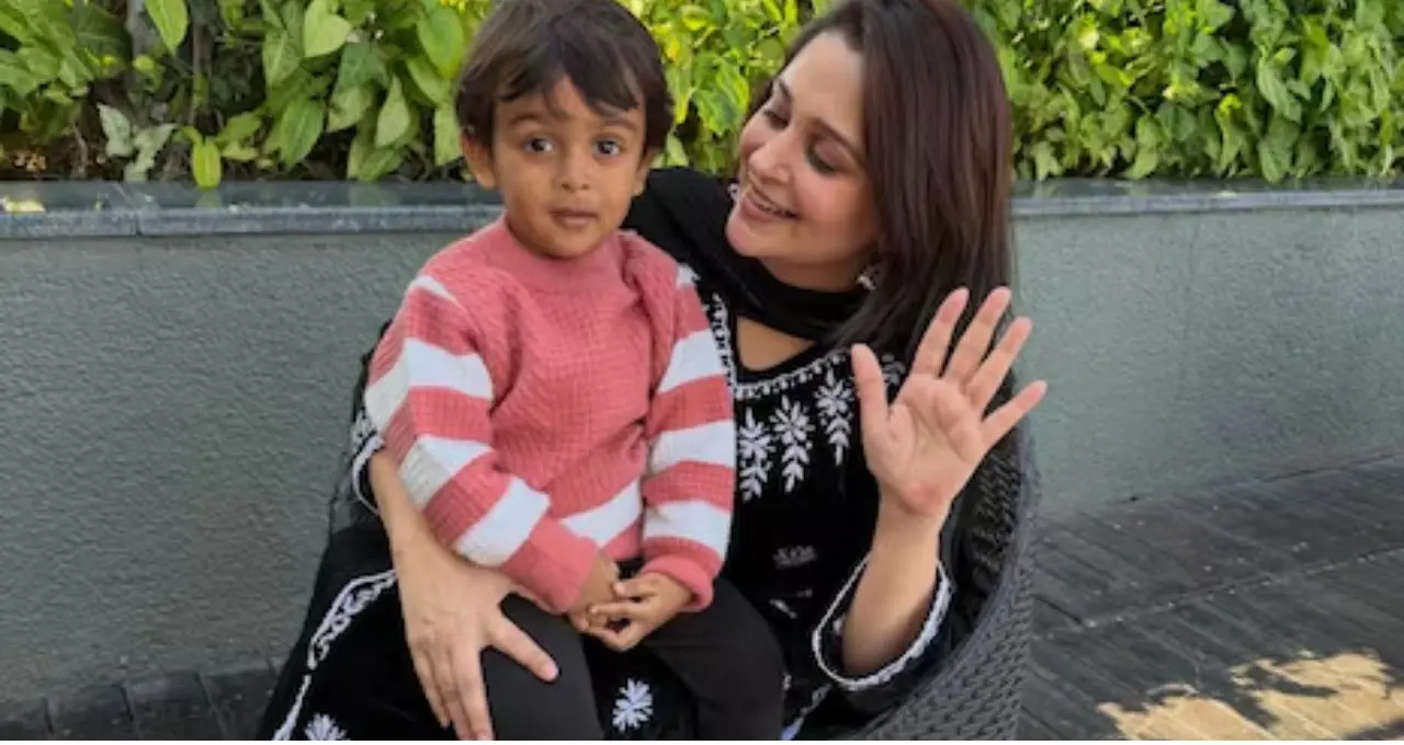 'মা, তুমি যেও না'! হাসপাতাল যাওয়ার আগে দীপিকা কক্করকে জড়িয়ে ছোট্ট রুহানের কান্না, আবেগঘন পোস্টে ভাসলেন অভিনেত্রী
