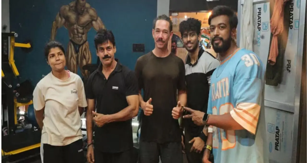 জিমে ঘণ্টার পর ঘণ্টা ঘাম ঝরিয়েও মাসল বাড়ছে না? কোথায় ভুল করছেন জানুন, ওয়ার্কআউটের পর কী খাবেন বললেন চিকিৎসক ও বডি বিল্ডার
