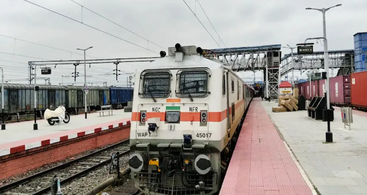 ২৭৪ কোটি টাকার মেগা প্রকল্পে বদলে যাবে মালদহ ডিভিশন! ২০ স্টেশনে আধুনিক সিগন্যালিং, কমবে ট্রেনের দেরি