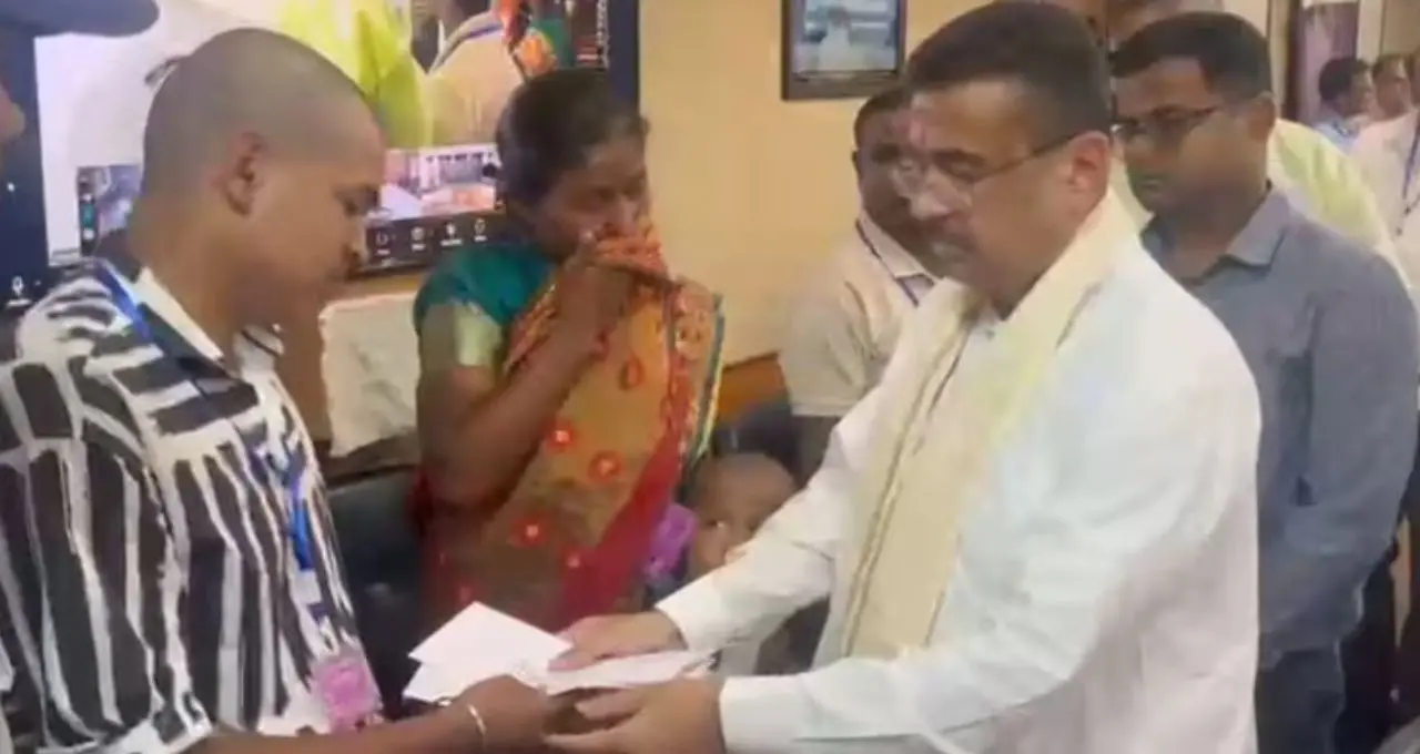 উল্লাডাবাড়ি বাস দুর্ঘটনার স্বজনহারাদের পাশে শুভেন্দু অধিকারী, আর্থিক সহায়তার পাশাপাশি শুনলেন পরিবারের বেদনার কথা

