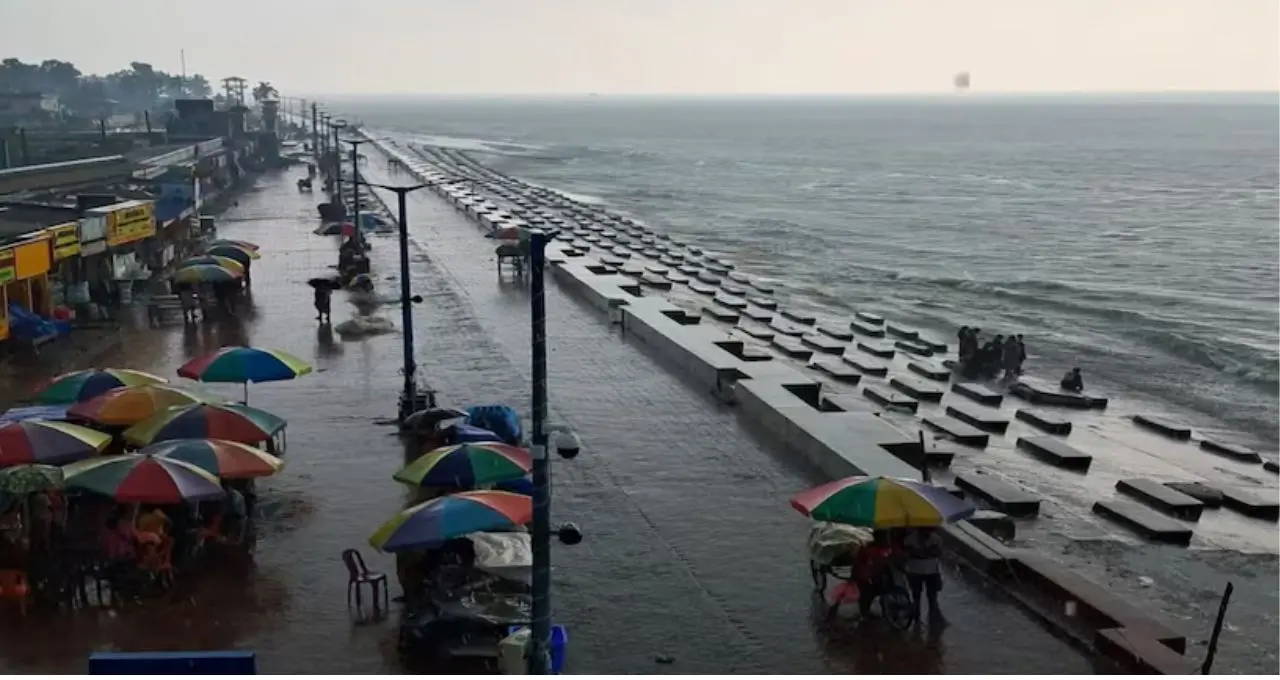 Weather Update: নিম্নচাপের জেরে শনিবারও দক্ষিণবঙ্গে দুর্যোগ! কোথায় অতি ভারী বৃষ্টি, কোন কোন জেলায় জারি কমলা সতর্কতা?
