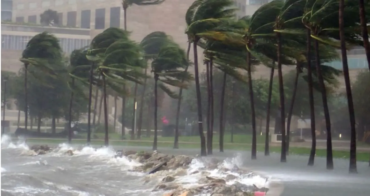 Low Pressure Over Bengal: নিম্নচাপে বদলে গেল বাংলার আকাশ! ৪৮ ঘণ্টায় ভারী থেকে অতি ভারী বৃষ্টির আশঙ্কা, কোন জেলায় সবচেয়ে বেশি প্রভাব?
