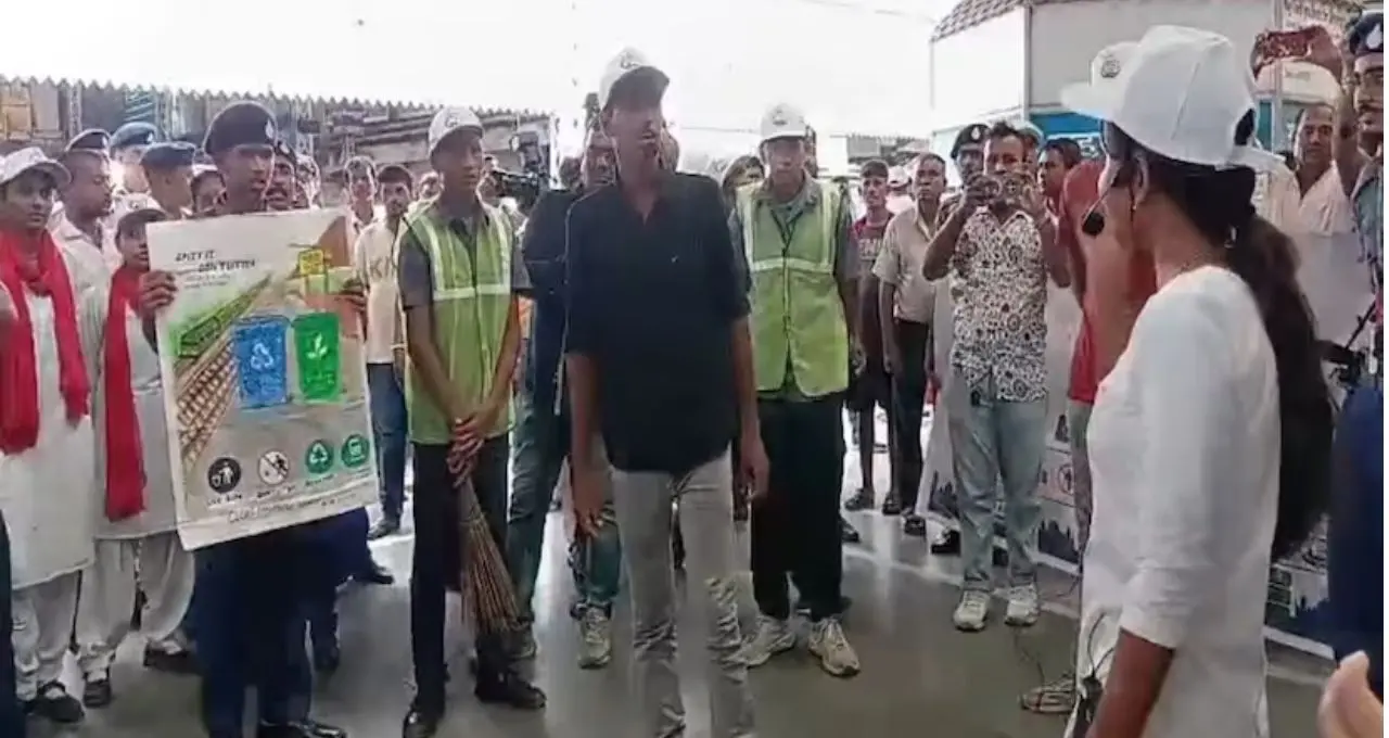 Eastern Railway: স্টেশনে আবর্জনা দেখলেই হোয়াটসঅ্যাপে পাঠান ছবি! নতুন পরিষেবা চালু পূর্ব রেলের, নোংরা ফেললে ২০০ টাকা জরিমানা