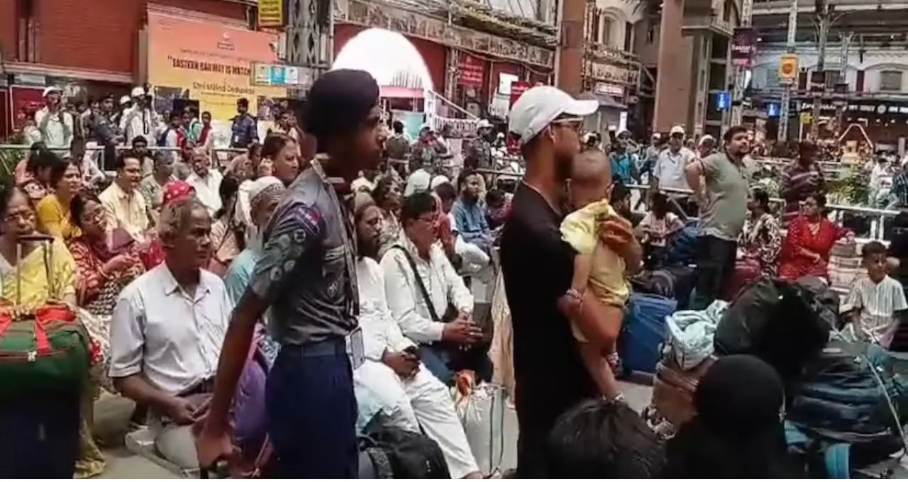 স্টেশনে আবর্জনা দেখলেই তুলুন ছবি, পাঠান হোয়াটসঅ্যাপে! মুহূর্তেই মিলবে ব্যবস্থা, পরিচ্ছন্নতায় নতুন উদ্যোগ পূর্ব রেলের
