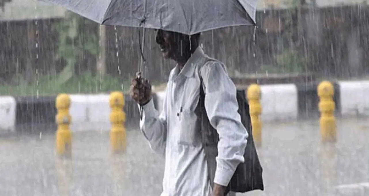 বঙ্গোপসাগরের গভীর নিম্নচাপের জোড়া প্রভাব! সোমবার থেকে বাংলার একাধিক জেলায় ভারী বৃষ্টির সতর্কতা, জানাল আবহাওয়া দফতর

