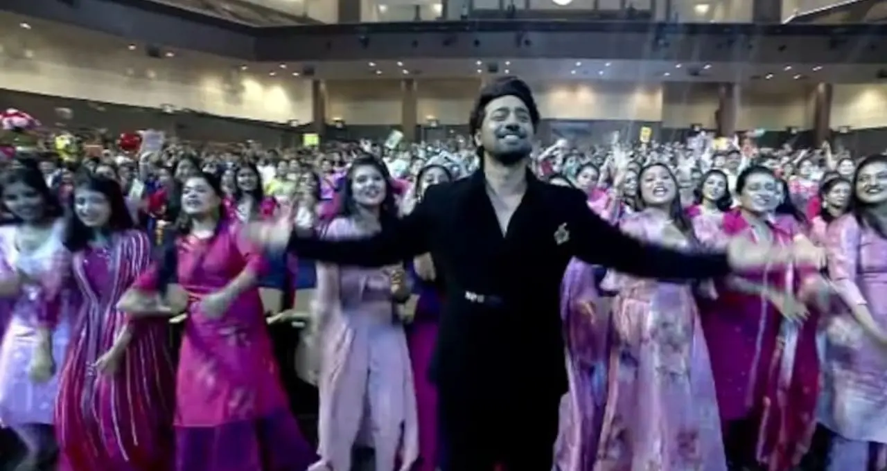 দাদাগিরির নতুন ‘দাদা’ দেব! প্রথম দিনেই কি মন জিতলেন দর্শকদের? স্বস্তিকার তুলনায় কার অভিষেক বেশি সফল
