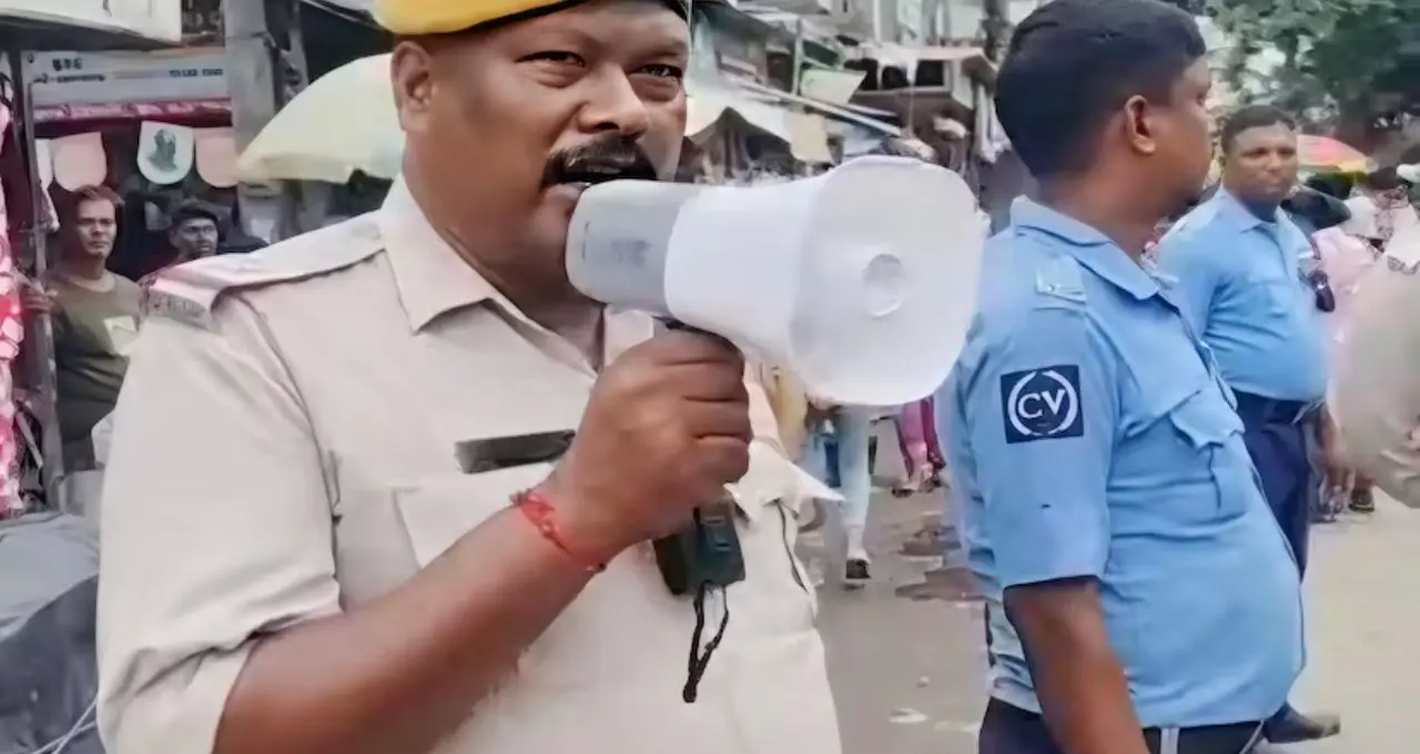 বাসন্তী হাইওয়েতে কড়া ট্রাফিক নিয়ম! টোটো ও ইঞ্জিন ভ্যান চলাচলে নিষেধাজ্ঞা, জানুন পুলিশের নতুন নির্দেশ
