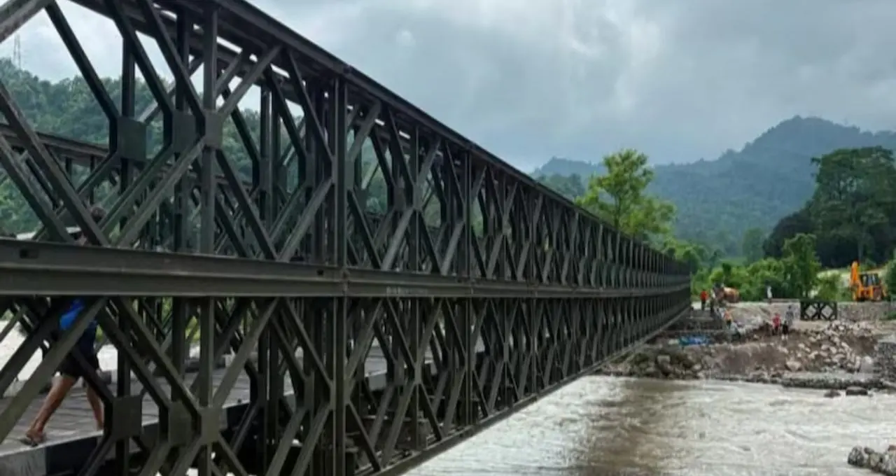 ২০ দিনের রেকর্ডে ফের সচল দুধিয়া বেইলি ব্রিজ, মিরিক-পাহাড়ে ফিরল যোগাযোগ! ২০২৭-এর মার্চে তৈরি হবে ৫৩ কোটির স্থায়ী সেতু
