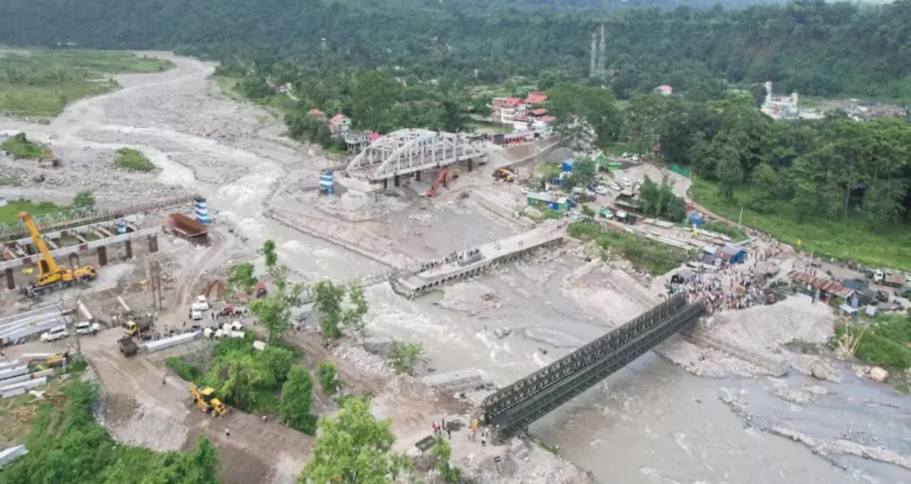 ২০ দিনের রেকর্ডে ফের সচল দুধিয়া বেইলি ব্রিজ, মিরিক-পাহাড়ে ফিরল যোগাযোগ! ২০২৭-এর মার্চে তৈরি হবে ৫৩ কোটির স্থায়ী সেতু
