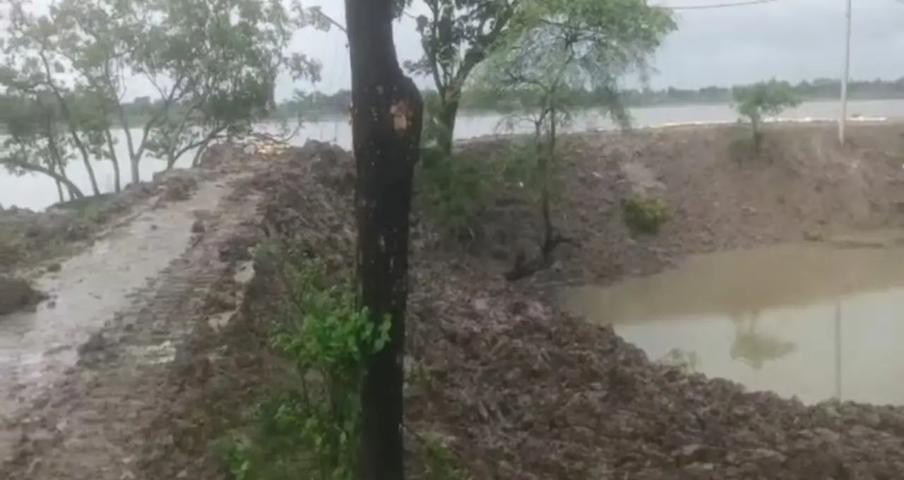 Embankment Collapsed: কালিন্দী নদীর বাঁধে ধস, বর্ষার শুরুতেই আতঙ্কে সুন্দরবন! যুদ্ধকালীন তৎপরতায় মেরামত শুরু প্রশাসনের
