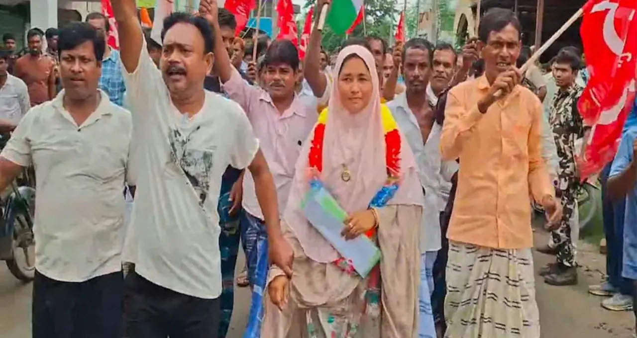 CPIM: ডোমকলের ধুলাউড়ি গ্রাম পঞ্চায়েতে সিপিআই(এম)-এর দখল, বিনা প্রতিদ্বন্দ্বিতায় প্রধান নির্বাচিত রুনা লায়লা
