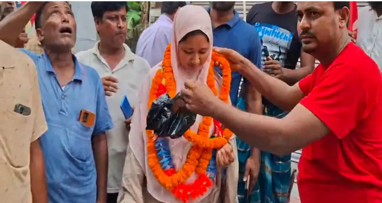 CPIM: ডোমকলের ধুলাউড়ি গ্রাম পঞ্চায়েতে সিপিআই(এম)-এর দখল, বিনা প্রতিদ্বন্দ্বিতায় প্রধান নির্বাচিত রুনা লায়লা
