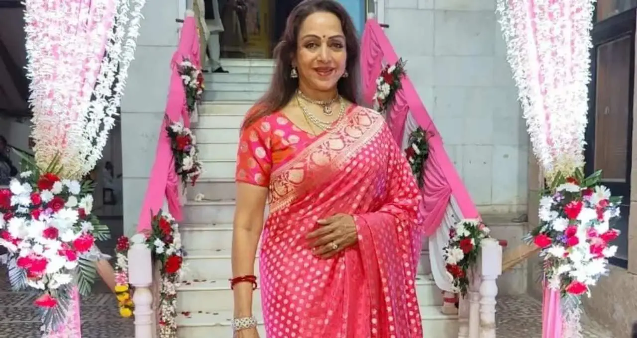 भारतीय सिनेमा में 60 साल पूरे होने पर भावुक हुईं हेमा मालिनी, डेब्यू फिल्म से जुड़ी यादें कीं साझा