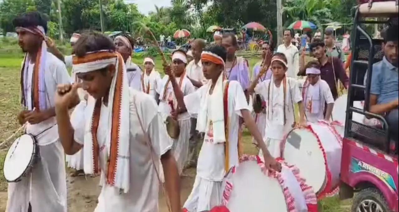 নদিয়ায় মেগা চমক! ১১২ রূপে ধরা দেবেন আদিশক্তি, থিম পুজোয় নজর কাড়ছে কামালপুর অভিযান সংঘ

