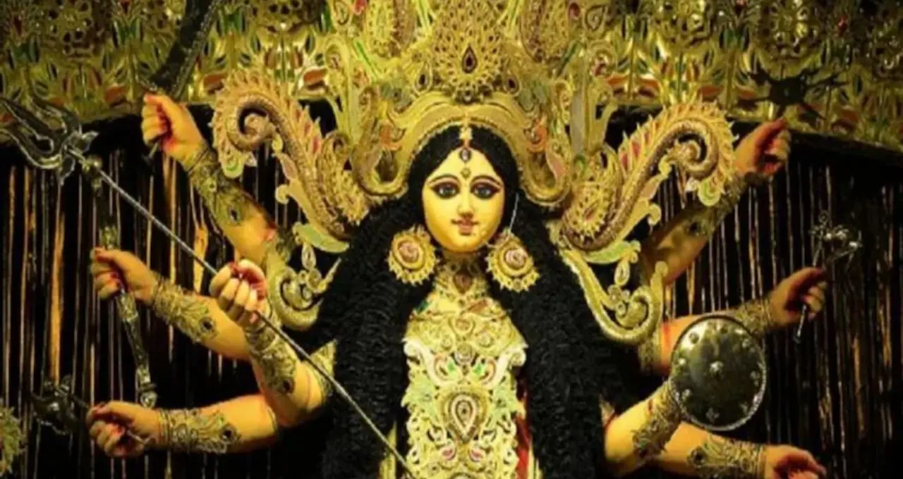 নদিয়ায় মেগা চমক! ১১২ রূপে ধরা দেবেন আদিশক্তি, থিম পুজোয় নজর কাড়ছে কামালপুর অভিযান সংঘ
