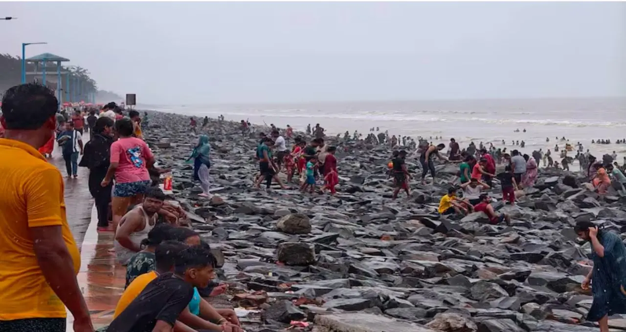 জোড়া নিম্নচাপের প্রভাবে ভিজবে গোটা বাংলা, দিঘায় উত্তাল সমুদ্রের সতর্কতা! উত্তর ও দক্ষিণবঙ্গে বৃষ্টির নতুন পূর্বাভাস
