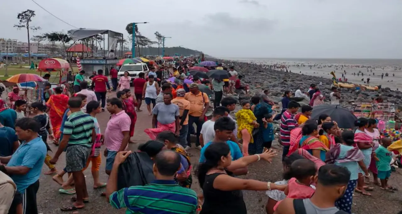 জোড়া নিম্নচাপের প্রভাবে ভিজবে গোটা বাংলা, দিঘায় উত্তাল সমুদ্রের সতর্কতা! উত্তর ও দক্ষিণবঙ্গে বৃষ্টির নতুন পূর্বাভাস
