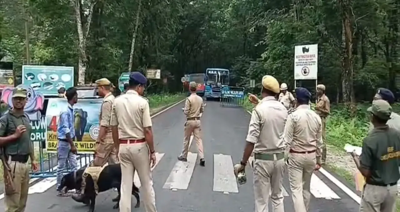 গরুমারায় ‘ব্রেক ফর ওয়াইল্ড লাইফ’ অভিযান, বন্যপ্রাণ বাঁচাতে রাস্তায় নামল বিশেষ প্রশিক্ষিত কুকুর ‘অরল্যান্ডো’
