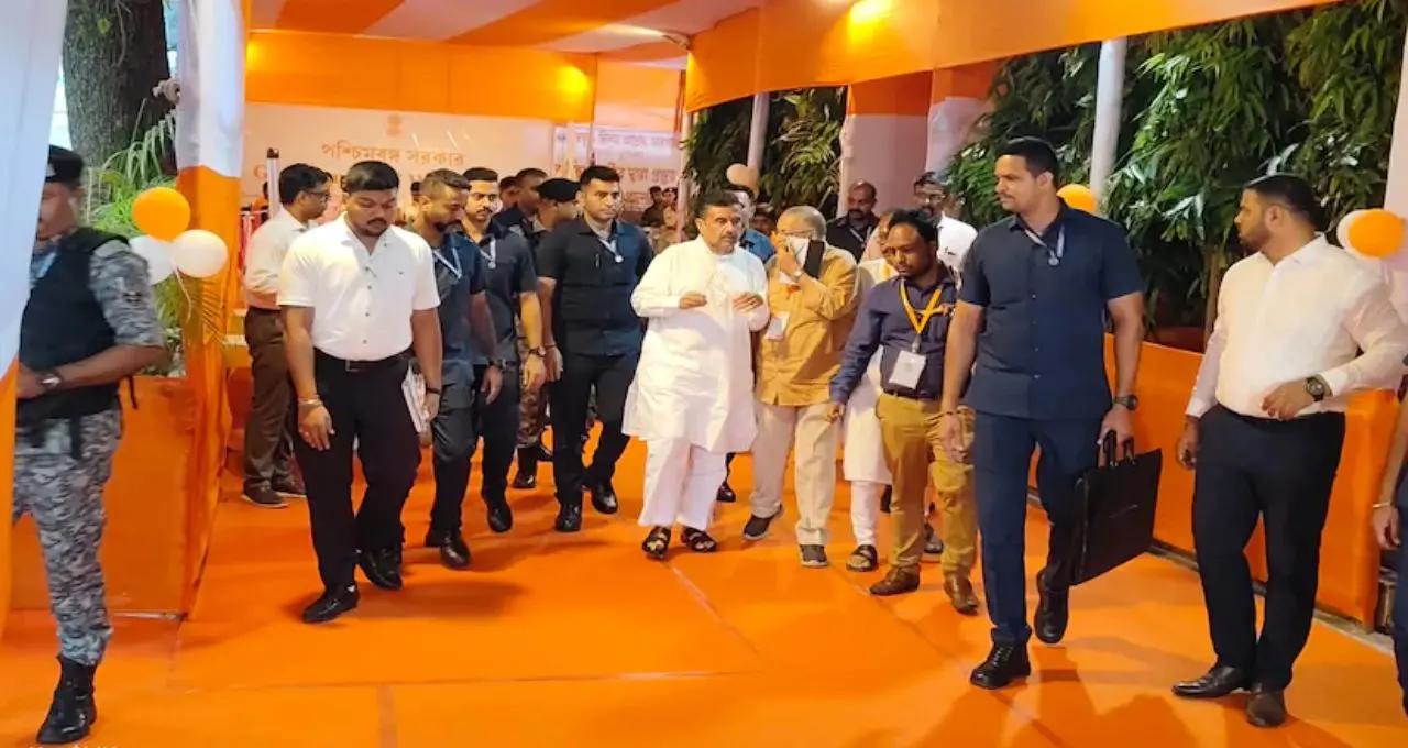 মুর্শিদাবাদে প্রশাসনিক বৈঠকে শুভেন্দু অধিকারী, ‘বেলডাঙার মতো ঘটনা ঘটলে দ্রুত ব্যবস্থা নিক পুলিশ’
