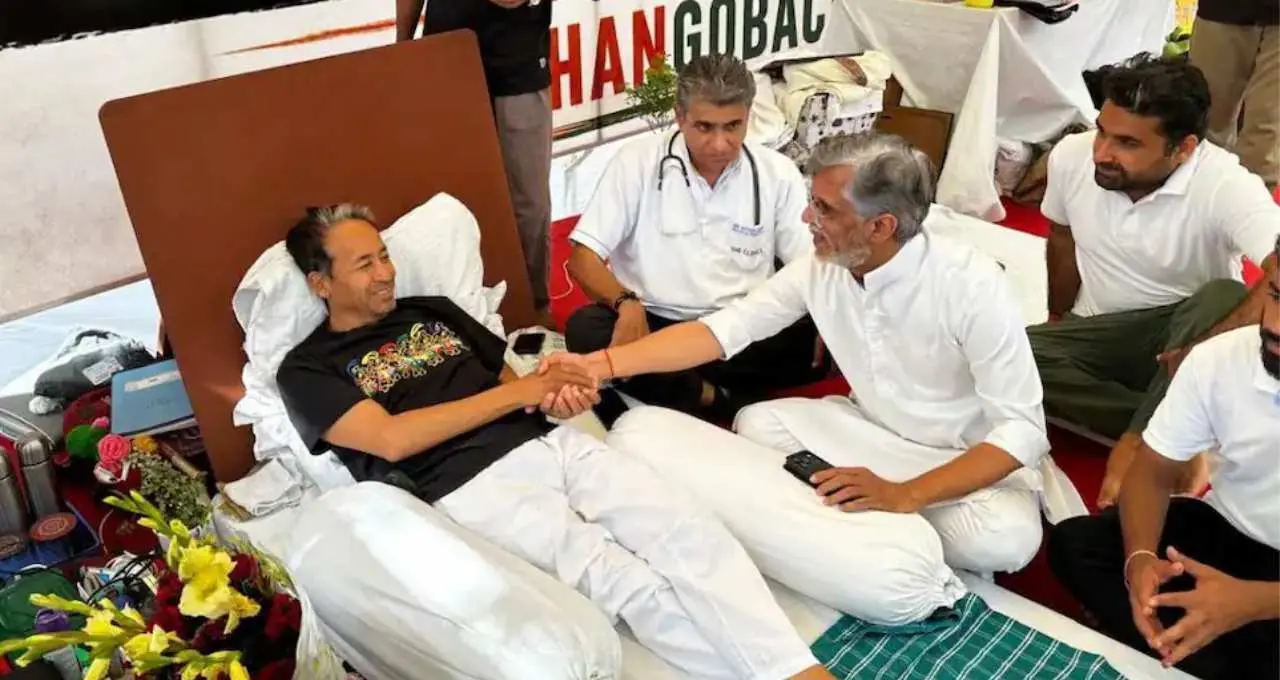 कांग्रेस नेता पवन खेड़ा ने सोनम वांगचुक से की मुलाकात; शिक्षा व्यवस्था और जवाबदेही पर तेज हुई राजनीतिक बहस