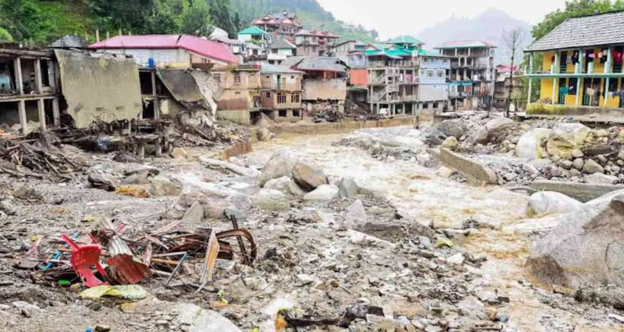 हिमाचल में भारी बारिश से हालात बिगड़े, 145 सड़कें बंद; भूस्खलन से कई हाईवे प्रभावित