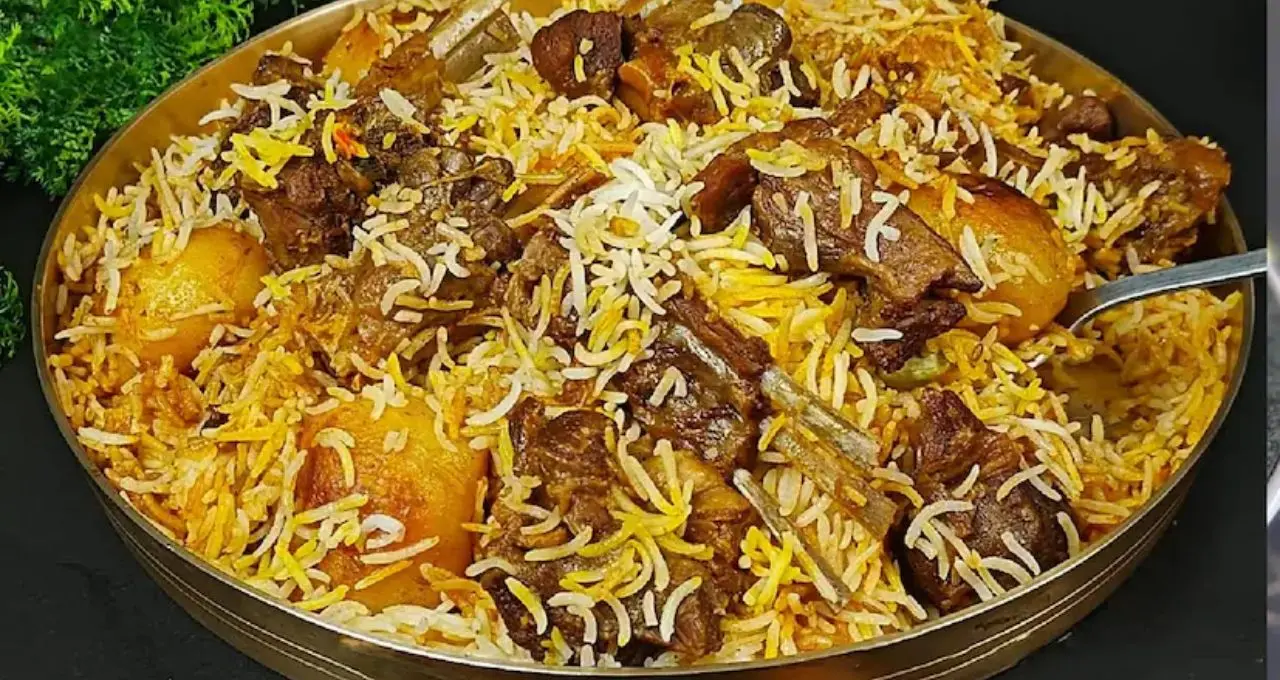 কলকাতার বিরিয়ানিতে আলু কেন? অন্য জায়গার বিরিয়ানিতে নেই, এর পিছনে রয়েছে ইতিহাসের চমকপ্রদ কাহিনি
