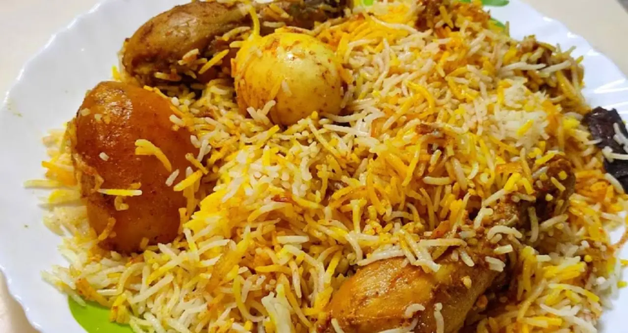 কলকাতার বিরিয়ানিতে আলু কেন? অন্য জায়গার বিরিয়ানিতে নেই, এর পিছনে রয়েছে ইতিহাসের চমকপ্রদ কাহিনি
