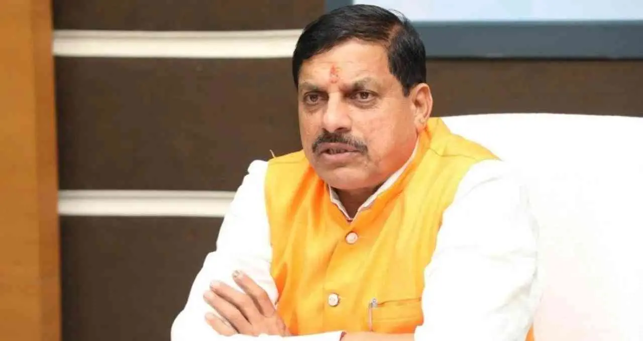 धार में चाय की दुकान पर रुके CM मोहन यादव, खुद बनाई चाय और लोगों से किया संवाद