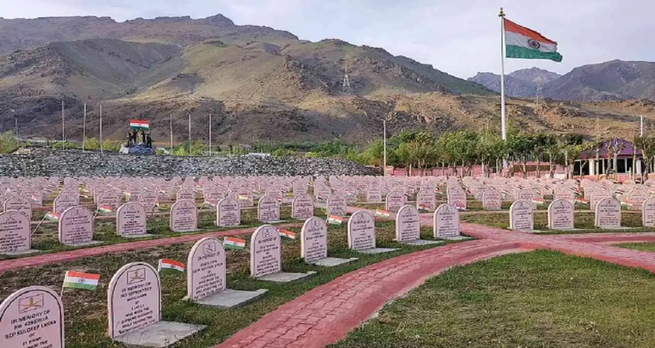 कारगिल के दो वीर सपूत अब भी गुमनाम! 26 साल बाद भी पटना के स्मारक पर नहीं दर्ज हुए रामपुकार शर्मा और मिथिलेश पाठक के नाम