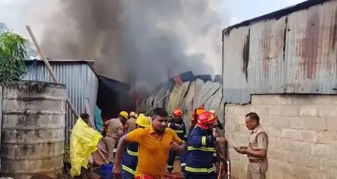 भुवनेश्वर की कॉटन फैक्ट्री और कपड़ा गोदाम में लगी आग, समय रहते काबू; जांच शुरू