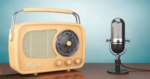 National Radio Day: रेडियो की आवाज, इतिहास और आज के दौर में इसकी अहमियत