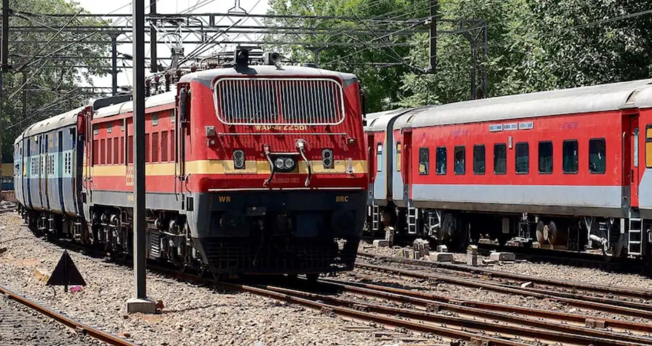 IRCTC-তে টাকা কেটে নিয়েছে, কিন্তু টিকিট হয়নি? রিফান্ড পেতে কী করবেন জানুন
