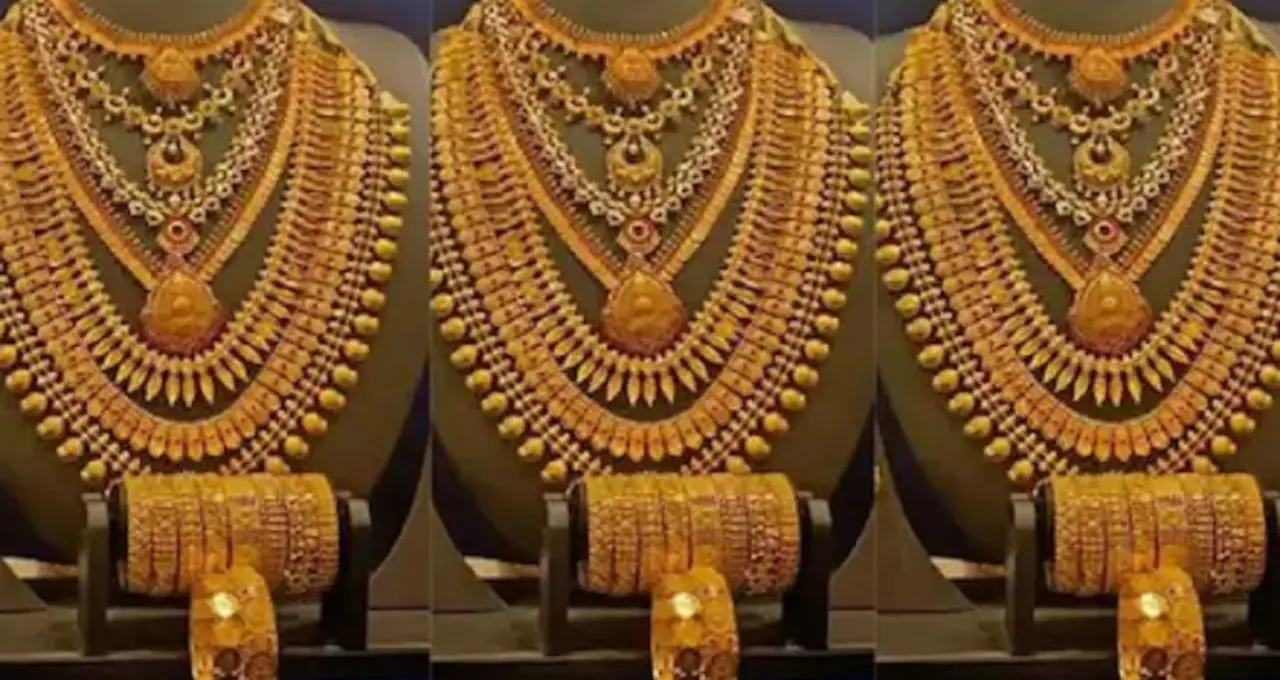 Gold Price Today: কলকাতায় সোনা-রুপোর দামে বড় পতন, ১ গ্রাম সোনার নতুন দর কত? দেখে নিন ২২ ও ২৪ ক্যারেটের রেট
