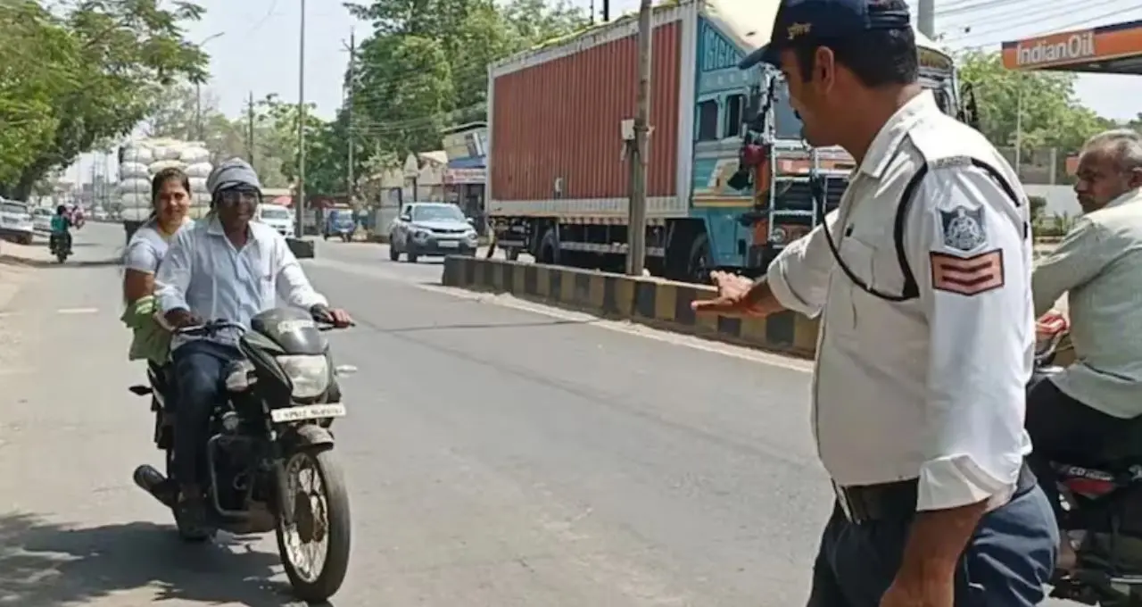 Car Insurance Fine: ইনস্যুরেন্স ছাড়া গাড়ি চালালে কত টাকা জরিমানা? জেলও হতে পারে, জানুন সম্পূর্ণ নিয়ম
