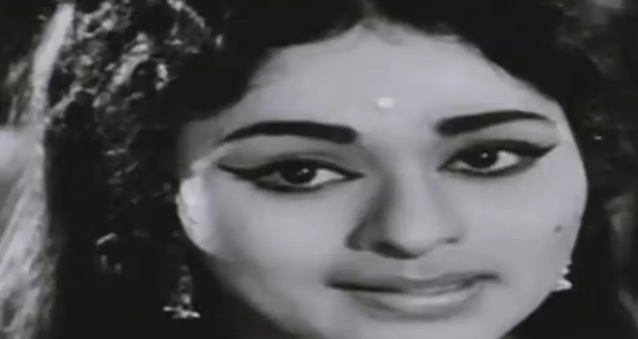 Actress Vijayasree: ঝরনার জলে পোশাক সরে গিয়েছিল, ক্যামেরায় ধরা পড়ে যায় দৃশ্য! মাত্র ২১-এই শেষ হয়ে যায় জনপ্রিয় অভিনেত্রীর জীবন
