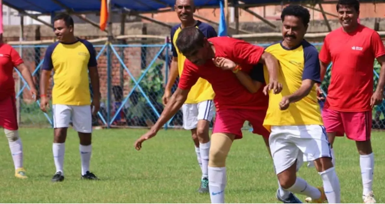 SDPO vs MLA Football Match: পুলিশের বিরুদ্ধে মাঠে বিধায়ক! কাটোয়ায় ৪-১ গোলে বড় জয়, ম্যাচে গোলও করলেন কৃষ্ণ ঘোষ
