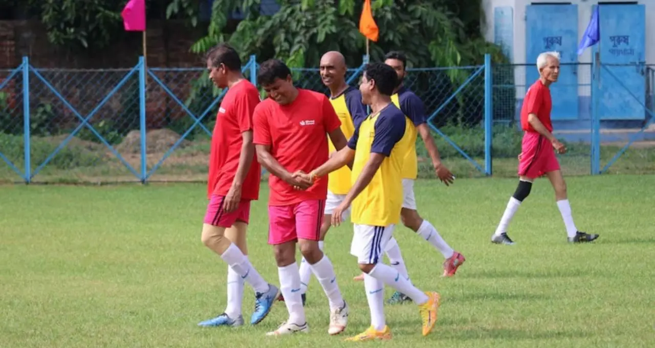 SDPO vs MLA Football Match: পুলিশের বিরুদ্ধে মাঠে বিধায়ক! কাটোয়ায় ৪-১ গোলে বড় জয়, ম্যাচে গোলও করলেন কৃষ্ণ ঘোষ
